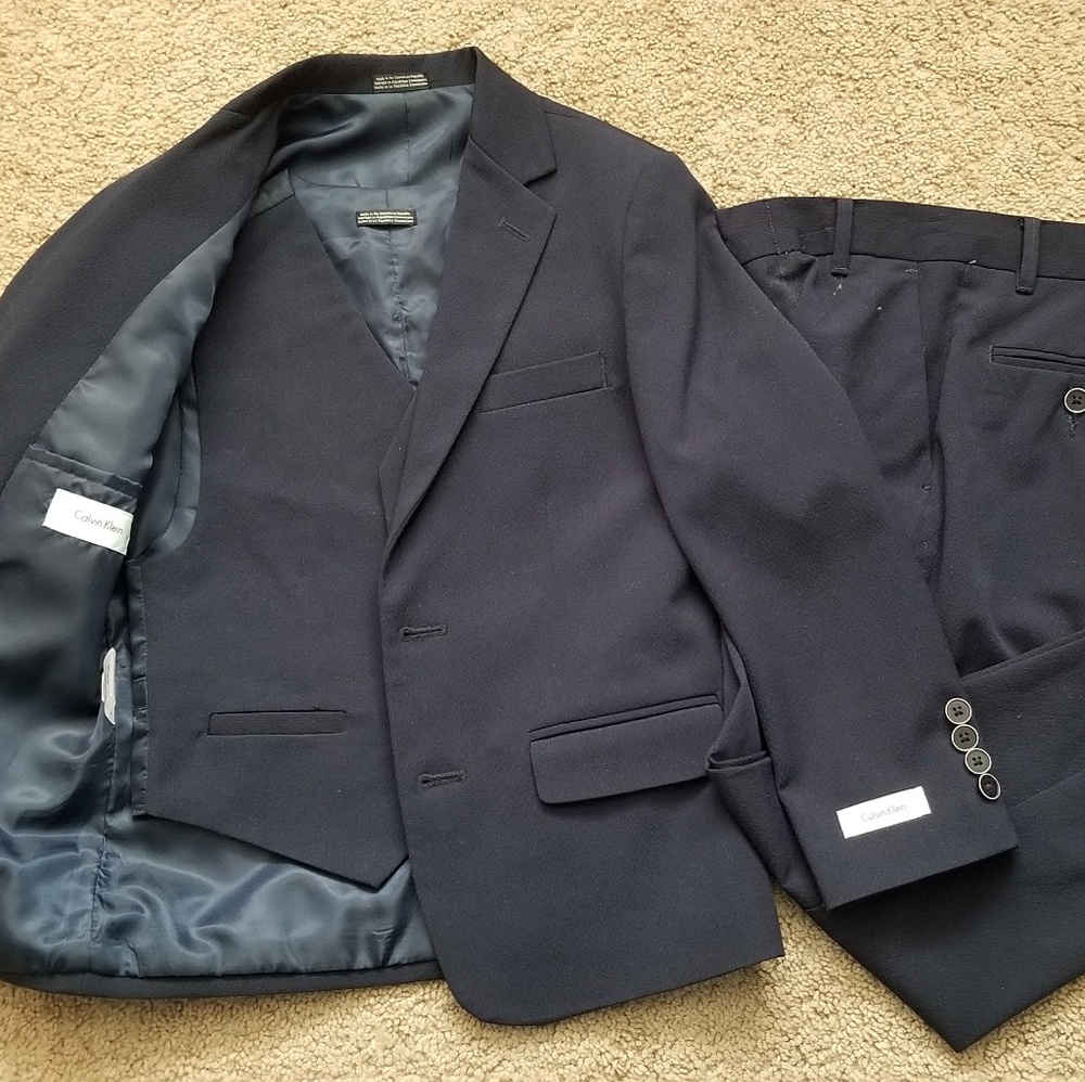 3 piece Calvin Klien Suit... Perfect for Easter !